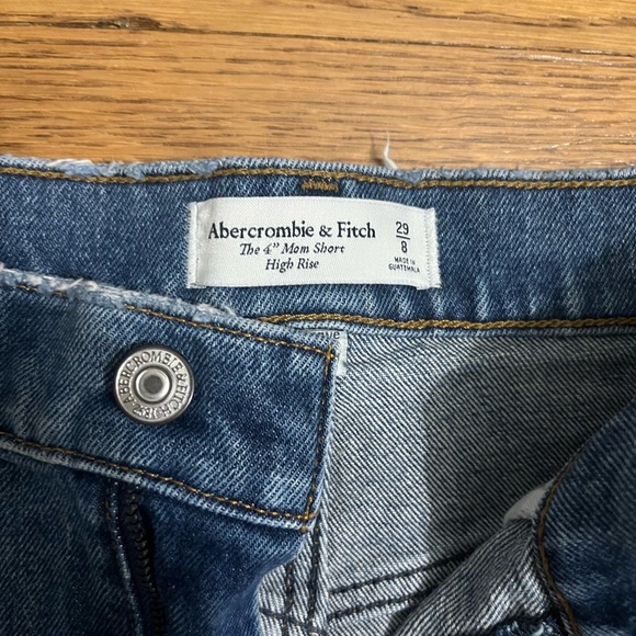 Abercrombie and Fitch 4 inch high rise curve love mom short - Picture 3 of 3